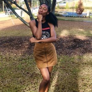 Meet your Posher, Nida